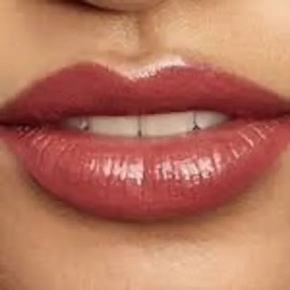 Estee Lauder Pure Color Desire Lipstick in Sweeten 204 - Picture 4 of 11